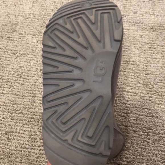 Grey, fluffy interior Uggs. Size Women’s 5 - Picture 3 of 4